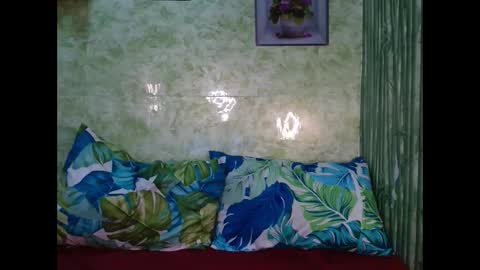 feminine_tsx online show from 9, 12, 2024