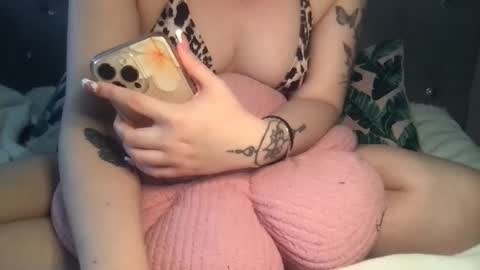 Snapshot of femmefatalebabe chatting on 7, 5, 2026 online show from 7, 5, 2026