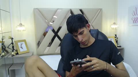 FER PHOENIX online show from 11, 3, 2025