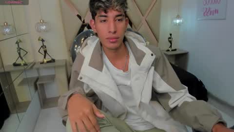 FER PHOENIX online show from 15, 10, 2025