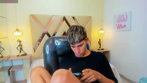 FER PHOENIX online show from 28, 11, 2025