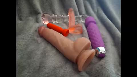 Snapshot of findingmetofindyou chatting on 4, 10, 2025 Tiffany Tay online show from 4, 10, 2025