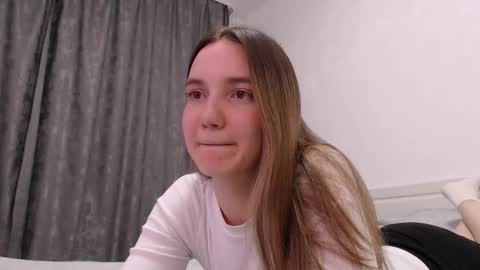 Snapshot of fireflies_fly_ chatting on 24, 11, 2025 fireflies_fly_ online show from 24, 11, 2025