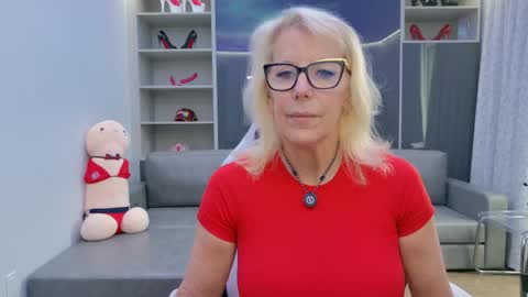 Snapshot of fitcougarcb chatting on 6, 5, 2026 Bianca online show from 6, 5, 2026