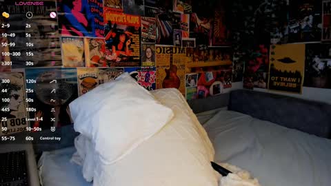 Emely  online show from 9, 3, 2025