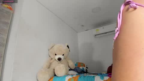 Snapshot of flor_herrera1 chatting on 22, 11, 2025 online show from 22, 11, 2025