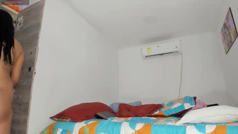 Snapshot of flor_herrera1 chatting on 26, 11, 2025 online show from 26, 11, 2025