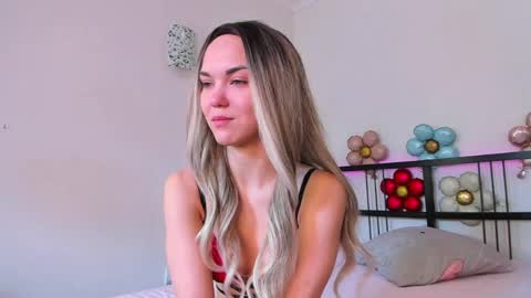 Snapshot of flora_amber chatting on 9, 4, 2026 Flora online show from 9, 4, 2026