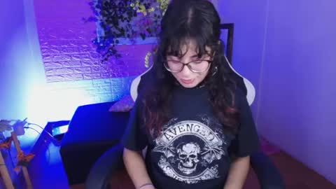 flora_blue online show from 11, 9, 2025
