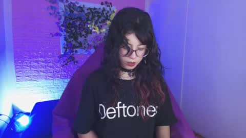 flora_blue online show from 18, 9, 2025