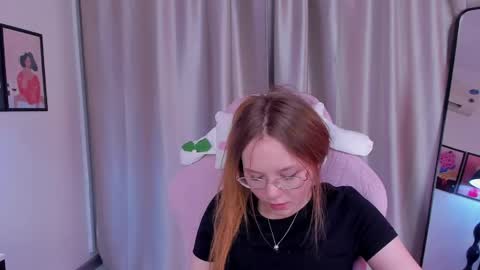 Snapshot of floralarsson chatting on 8, 5, 2026 hey there guys im Flora no not the one from WInx. But I love magical stuff and especially I love nature. I dont know I thin online show from 8, 5, 2026