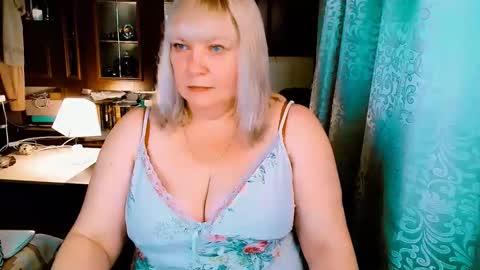 Snapshot of flowerahbutterf chatting on 21, 9, 2025 FlowerAhButterf online show from 21, 9, 2025