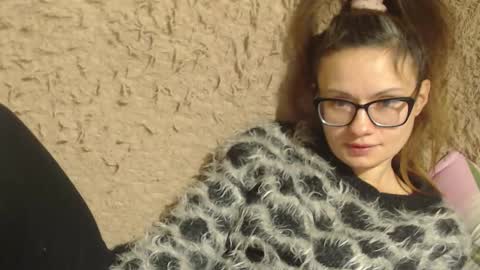 say meow and send tip  online show from 19, 12, 2024