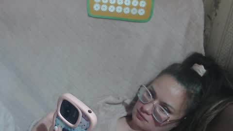 Snapshot of flowercandydoll13 chatting on 25, 4, 2026 say meow and send tip online show from 25, 4, 2026
