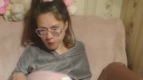 Snapshot of flowercandydoll13 chatting on 27, 4, 2026 say meow and send tip online show from 27, 4, 2026