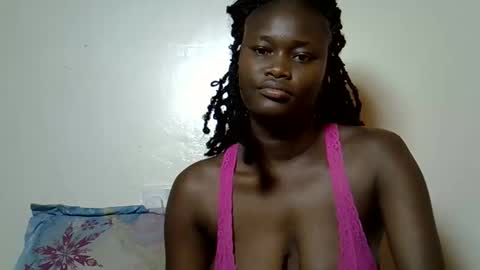 Snapshot of flowerdiva002 chatting on 4, 11, 2025 flowerdiva002 online show from 4, 11, 2025