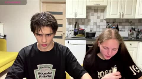 flowerscouple online show from 17, 4, 2026