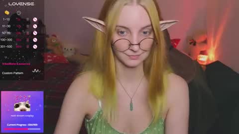 Snapshot of fluffy_muffin3 chatting on 8, 11, 2025 Agatha online show from 8, 11, 2025