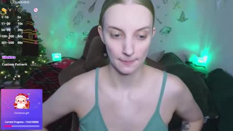 Snapshot of fluffy_muffin3 chatting on 16, 12, 2025 Agatha online show from 16, 12, 2025