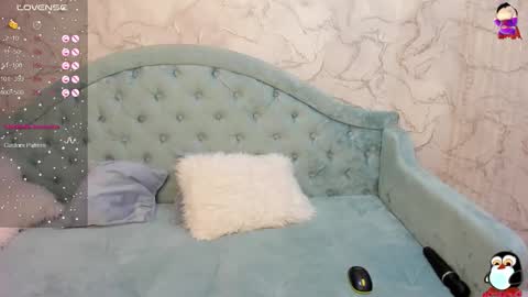 Snapshot of flufyfoxx chatting on 10, 10, 2025 Lina online show from 10, 10, 2025