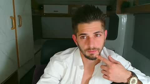 independent model online show from 26, 10, 2025