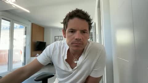 Snapshot of footbag22 chatting on 16, 4, 2026 NutBuster online show from 16, 4, 2026