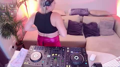 Snapshot of forbiddenkitty chatting on 8, 11, 2025 Forbidden Kitty online show from 8, 11, 2025