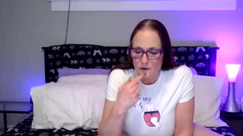 Snapshot of forbiddenwifey chatting on 19, 4, 2026 forbiddenwifey online show from 19, 4, 2026