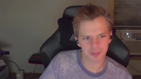 Snapshot of forever_broken chatting on 2, 11, 2025 forever_broken online show from 2, 11, 2025