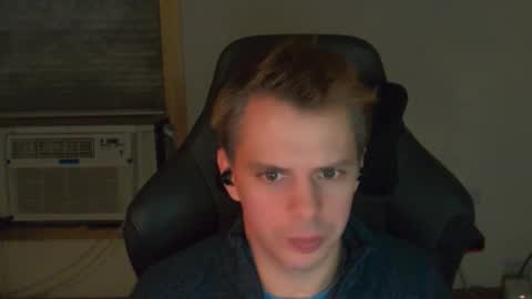 Snapshot of forever_broken chatting on 15, 11, 2025 forever_broken online show from 15, 11, 2025