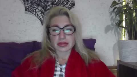 fox_red_lady7 online show from 4, 11, 2025