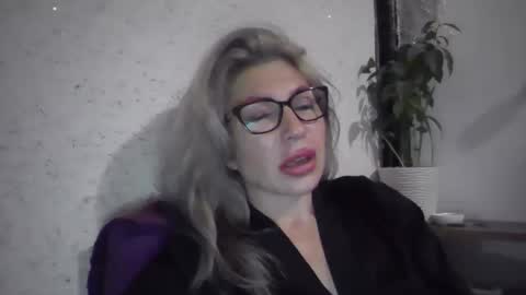 fox_red_lady7 online show from 12, 11, 2025