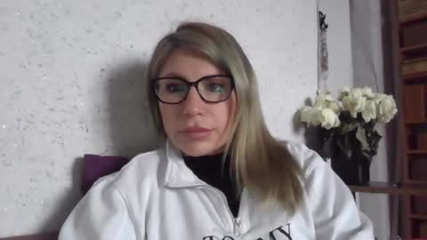 fox_red_lady7 online show from 4, 2, 2026