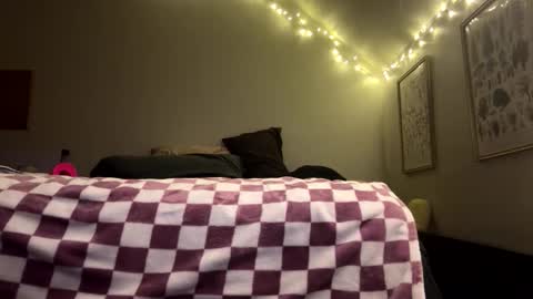 Snapshot of foxxxy_enby chatting on 6, 3, 2026 Rainbow online show from 6, 3, 2026