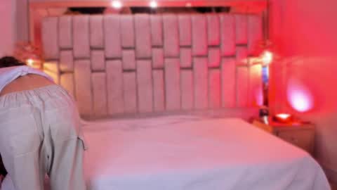 Snapshot of foxxxypink chatting on 28, 4, 2026 fox with 3 xs online show from 28, 4, 2026