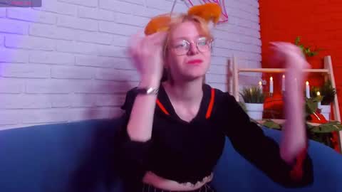 Snapshot of foxxxypolly chatting on 13, 6, 2026 Polly online show from 13, 6, 2026