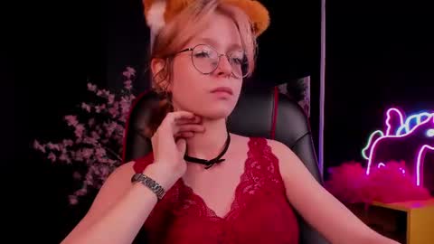 Snapshot of foxxxypolly chatting on 5, 7, 2026 Polly online show from 5, 7, 2026