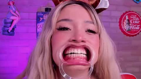 Snapshot of foxy_rhenna chatting on 2, 12, 2025 Miss Rhenna online show from 2, 12, 2025