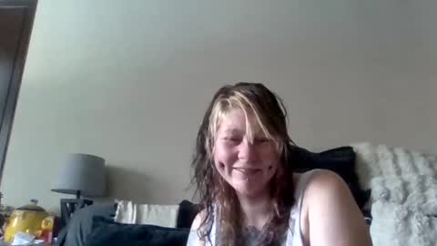 Snapshot of foxyfang chatting on 4, 12, 2025 foxyfang online show from 4, 12, 2025