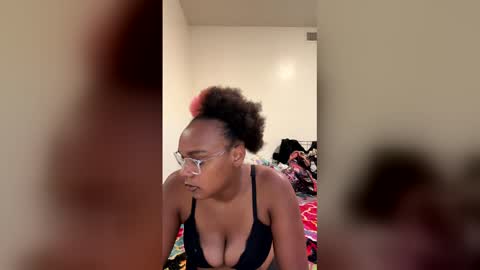 Snapshot of foxygoddess18 chatting on 9, 5, 2026 foxygoddess18 online show from 9, 5, 2026