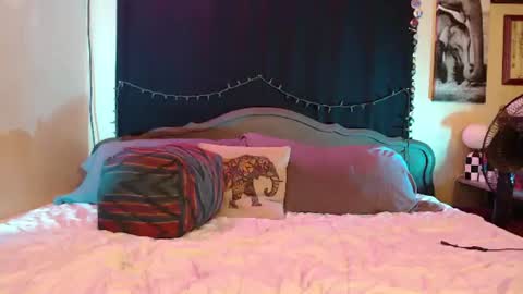 Snapshot of foxymalloryknoxy69 chatting on 5, 7, 2026 Mallory Koxx online show from 5, 7, 2026