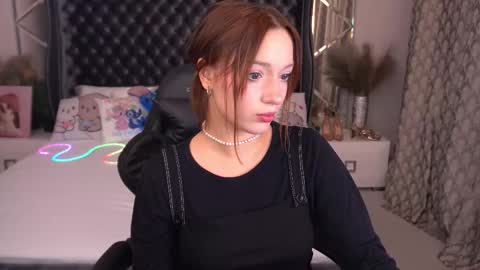 Snapshot of foxymayy chatting on 19, 9, 2025 Maya online show from 19, 9, 2025