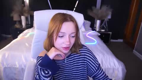 Snapshot of foxymayy chatting on 4, 10, 2025 Maya online show from 4, 10, 2025