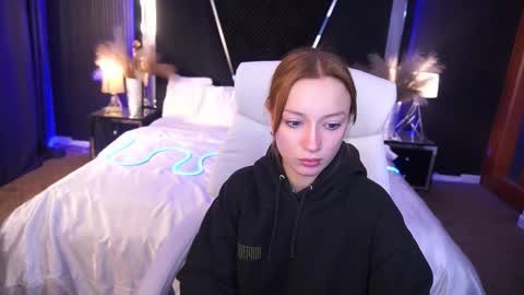 Snapshot of foxymayy chatting on 7, 10, 2025 Maya online show from 7, 10, 2025