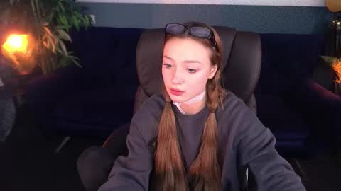 Snapshot of foxymayy chatting on 16, 10, 2025 Maya online show from 16, 10, 2025