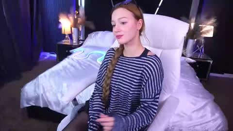 Snapshot of foxymayy chatting on 18, 10, 2025 Maya online show from 18, 10, 2025