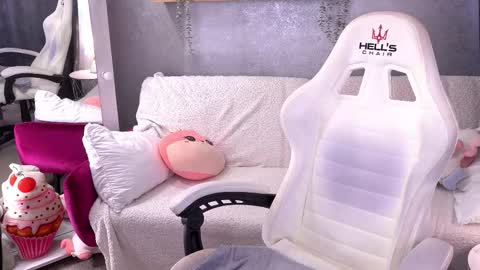 Snapshot of foxymayy chatting on 24, 10, 2025 Maya online show from 24, 10, 2025