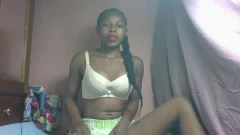 Snapshot of franciefrancie chatting on 2, 3, 2025 francilla online show from 2, 3, 2025