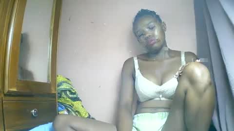 Snapshot of franciefrancie chatting on 2, 3, 2025 francilla online show from 2, 3, 2025