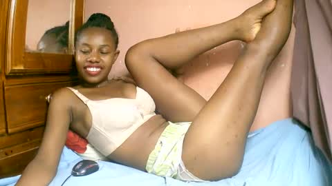 Snapshot of franciefrancie chatting on 2, 3, 2025 francilla online show from 2, 3, 2025